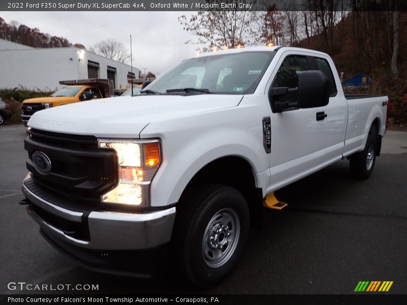 Oxford White / Medium Earth Gray 2022 Ford F350 Super Duty XL SuperCab 4x4