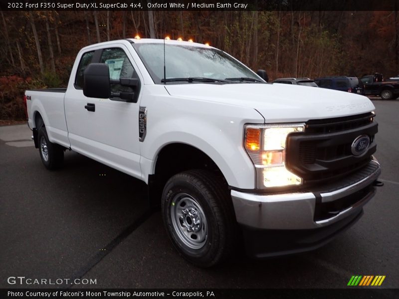 Oxford White / Medium Earth Gray 2022 Ford F350 Super Duty XL SuperCab 4x4