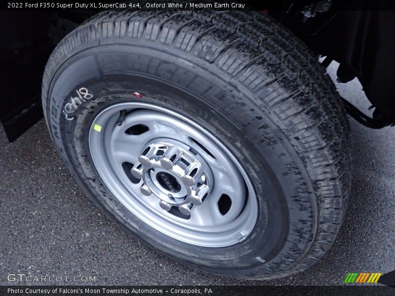 Oxford White / Medium Earth Gray 2022 Ford F350 Super Duty XL SuperCab 4x4