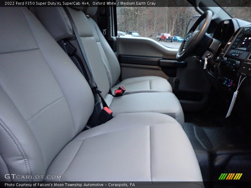 Oxford White / Medium Earth Gray 2022 Ford F350 Super Duty XL SuperCab 4x4
