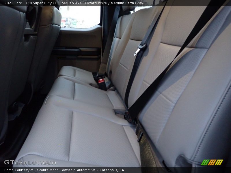 Oxford White / Medium Earth Gray 2022 Ford F350 Super Duty XL SuperCab 4x4