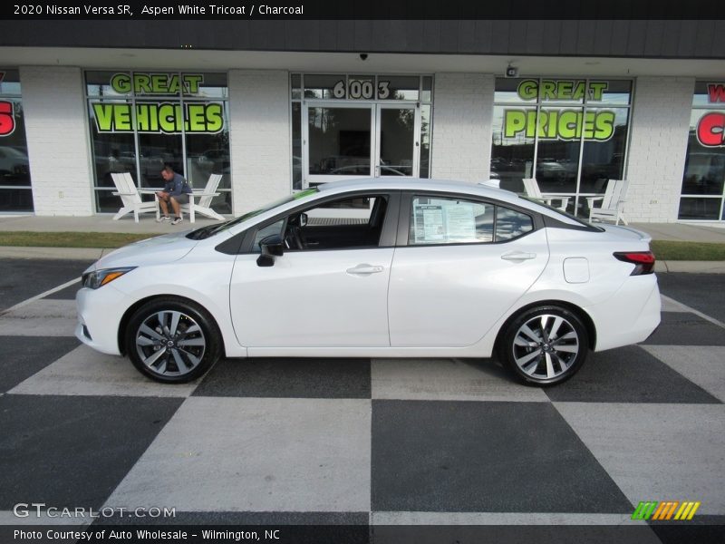 Aspen White Tricoat / Charcoal 2020 Nissan Versa SR