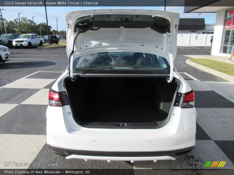Aspen White Tricoat / Charcoal 2020 Nissan Versa SR