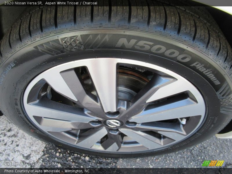 Aspen White Tricoat / Charcoal 2020 Nissan Versa SR
