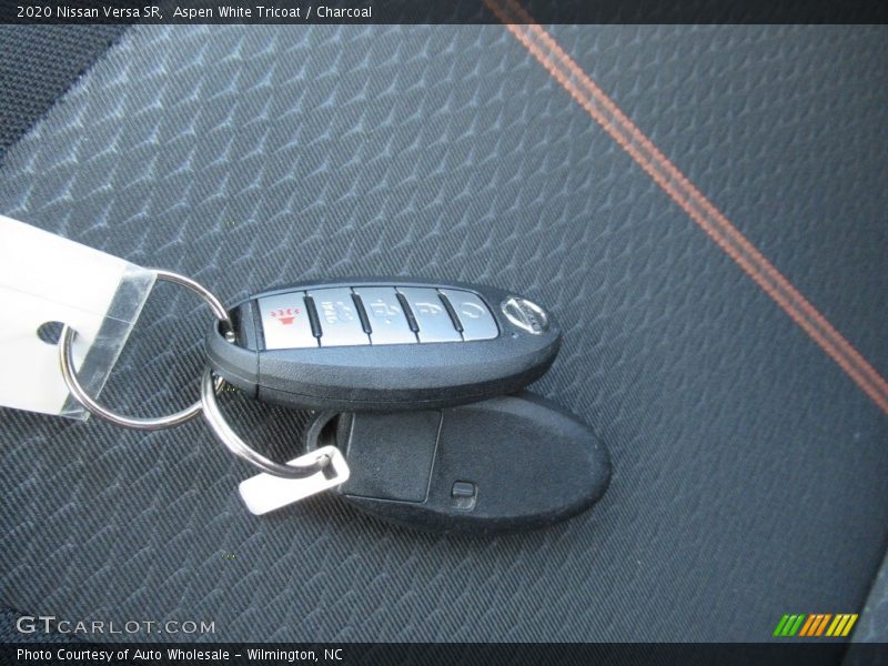 Aspen White Tricoat / Charcoal 2020 Nissan Versa SR