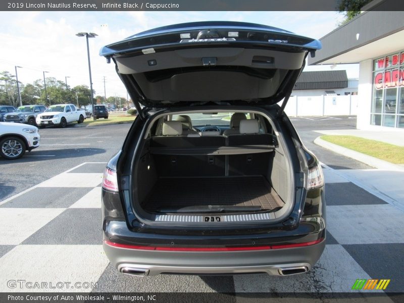 Infinite Black / Cappuccino 2019 Lincoln Nautilus Reserve