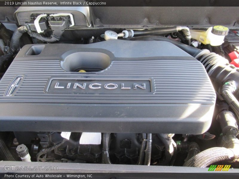 Infinite Black / Cappuccino 2019 Lincoln Nautilus Reserve