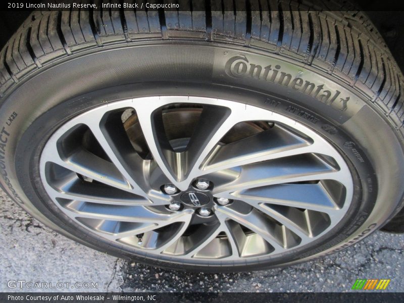 Infinite Black / Cappuccino 2019 Lincoln Nautilus Reserve