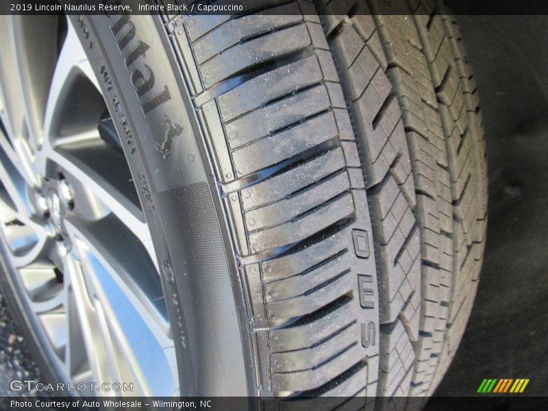 Infinite Black / Cappuccino 2019 Lincoln Nautilus Reserve