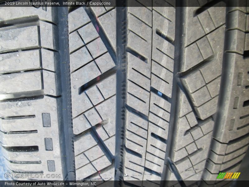 Infinite Black / Cappuccino 2019 Lincoln Nautilus Reserve