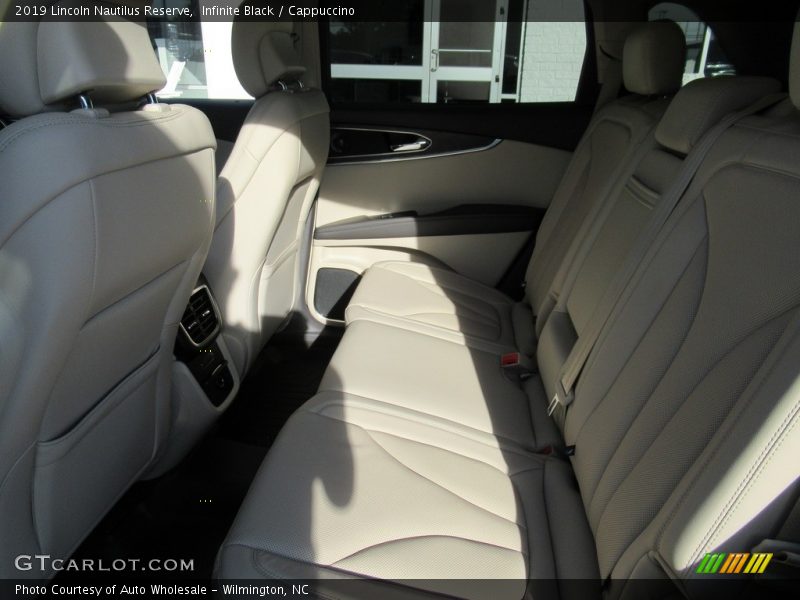 Infinite Black / Cappuccino 2019 Lincoln Nautilus Reserve