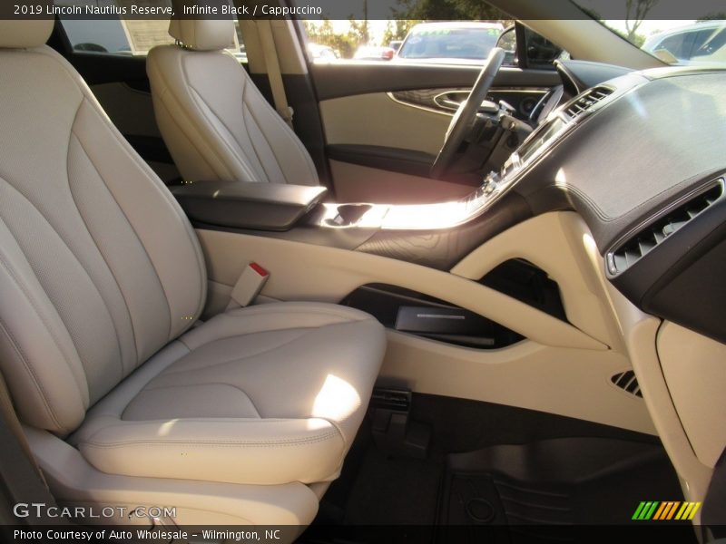 Infinite Black / Cappuccino 2019 Lincoln Nautilus Reserve
