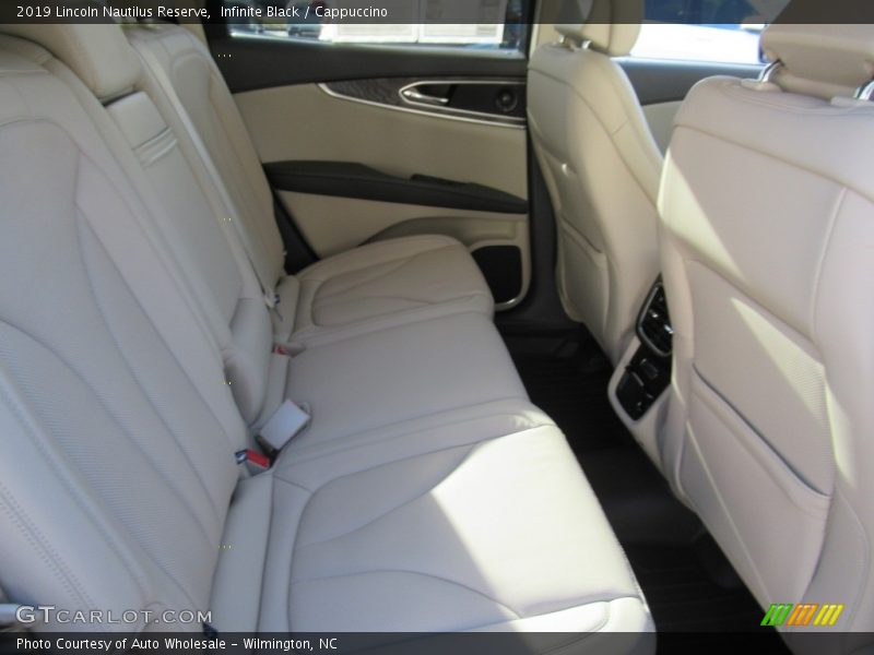 Infinite Black / Cappuccino 2019 Lincoln Nautilus Reserve