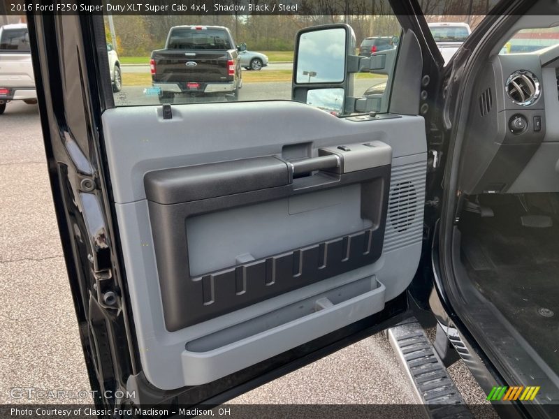 Door Panel of 2016 F250 Super Duty XLT Super Cab 4x4