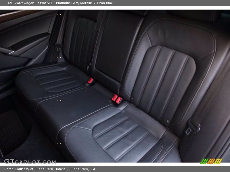 Platinum Gray Metallic / Titan Black 2020 Volkswagen Passat SEL