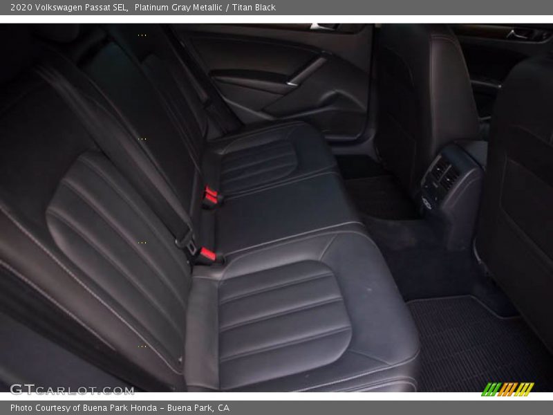 Platinum Gray Metallic / Titan Black 2020 Volkswagen Passat SEL