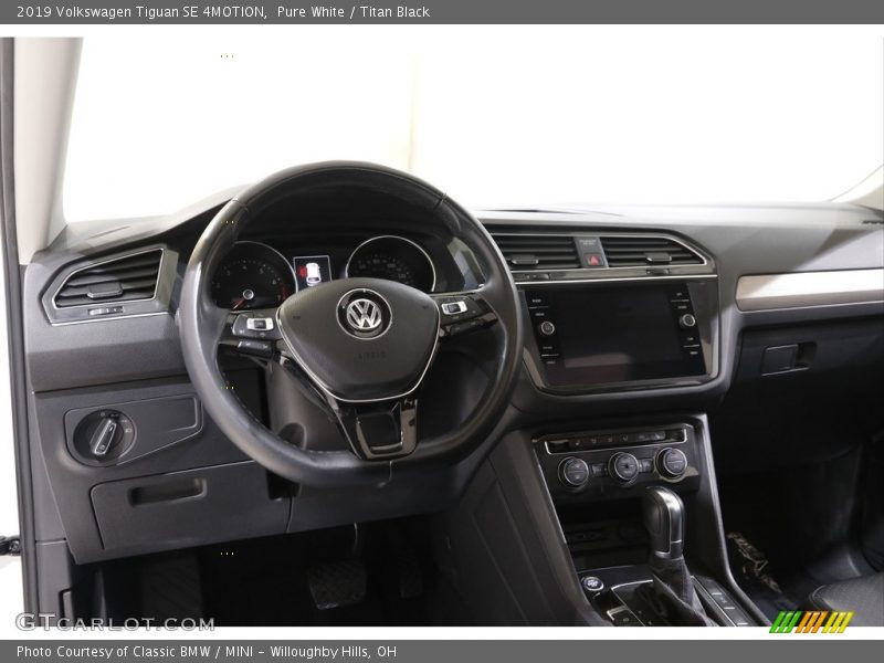 Pure White / Titan Black 2019 Volkswagen Tiguan SE 4MOTION