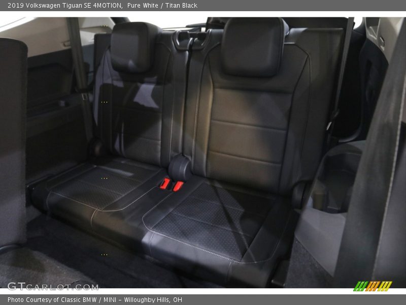 Pure White / Titan Black 2019 Volkswagen Tiguan SE 4MOTION