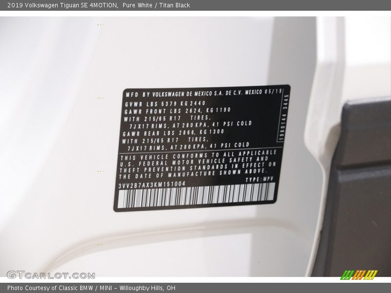 Pure White / Titan Black 2019 Volkswagen Tiguan SE 4MOTION