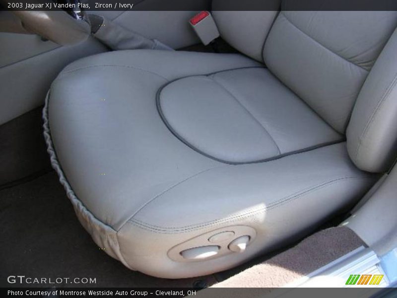 Zircon / Ivory 2003 Jaguar XJ Vanden Plas