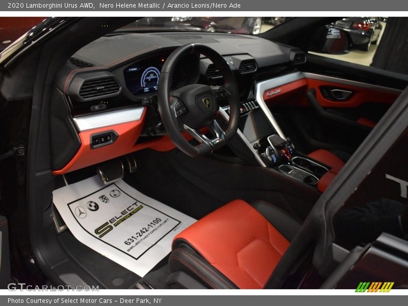  2020 Urus AWD Arancio Leonis/Nero Ade Interior