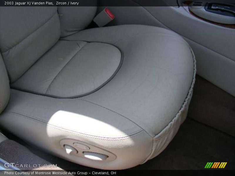 Zircon / Ivory 2003 Jaguar XJ Vanden Plas