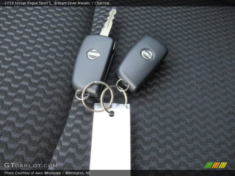 Brilliant Silver Metallic / Charcoal 2019 Nissan Rogue Sport S