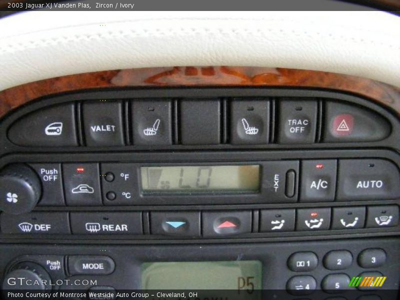 Zircon / Ivory 2003 Jaguar XJ Vanden Plas