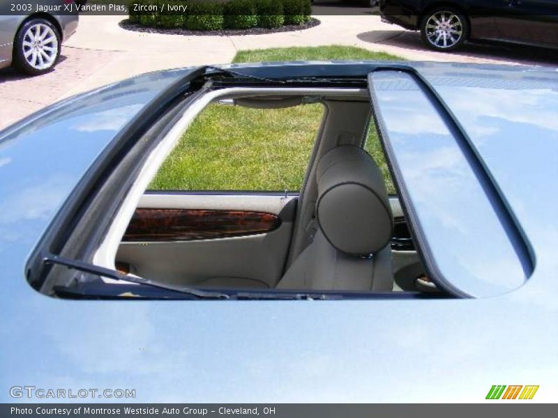 Zircon / Ivory 2003 Jaguar XJ Vanden Plas