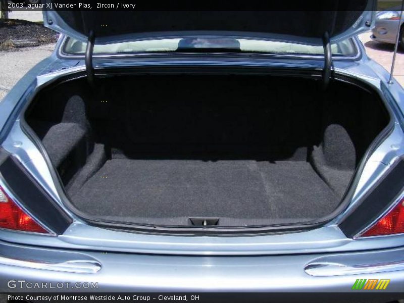 Zircon / Ivory 2003 Jaguar XJ Vanden Plas