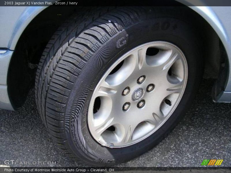 Zircon / Ivory 2003 Jaguar XJ Vanden Plas