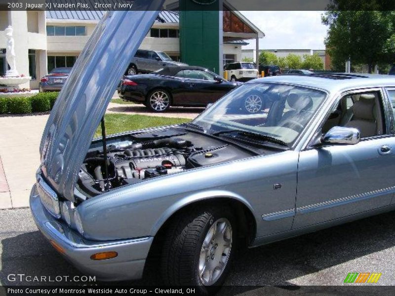 Zircon / Ivory 2003 Jaguar XJ Vanden Plas