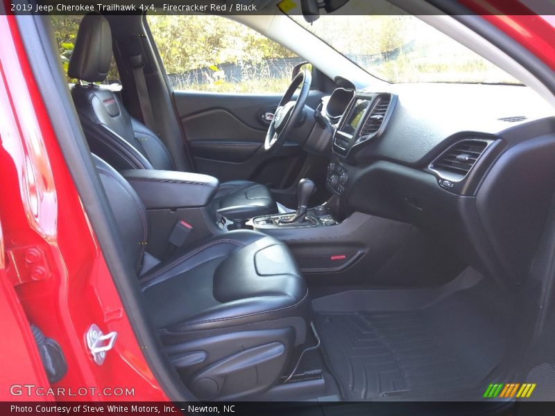 Firecracker Red / Black 2019 Jeep Cherokee Trailhawk 4x4