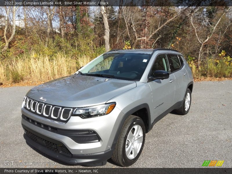 Front 3/4 View of 2022 Compass Latitude 4x4