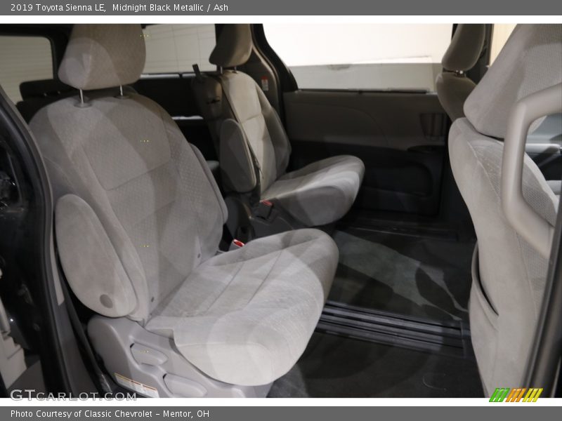 Midnight Black Metallic / Ash 2019 Toyota Sienna LE