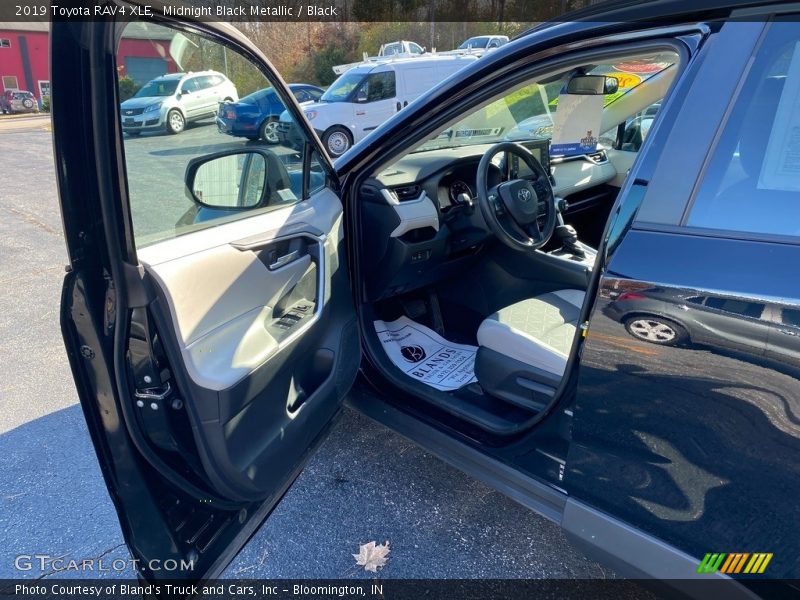 Midnight Black Metallic / Black 2019 Toyota RAV4 XLE