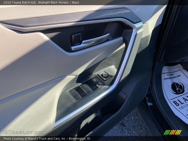 Midnight Black Metallic / Black 2019 Toyota RAV4 XLE