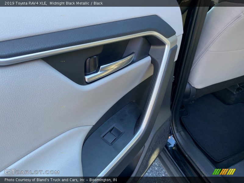 Midnight Black Metallic / Black 2019 Toyota RAV4 XLE
