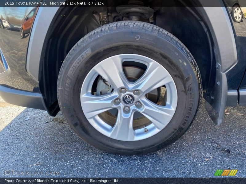 Midnight Black Metallic / Black 2019 Toyota RAV4 XLE