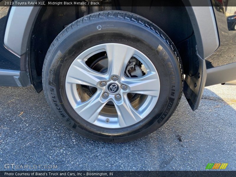 Midnight Black Metallic / Black 2019 Toyota RAV4 XLE
