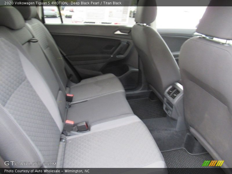 Deep Black Pearl / Titan Black 2020 Volkswagen Tiguan S 4MOTION