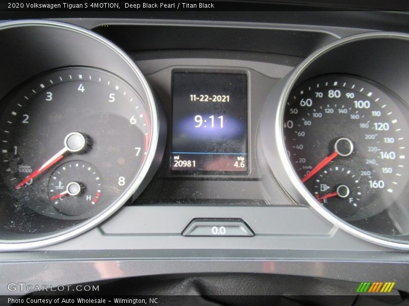 Deep Black Pearl / Titan Black 2020 Volkswagen Tiguan S 4MOTION