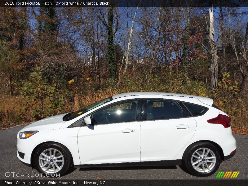Oxford White / Charcoal Black 2018 Ford Focus SE Hatch