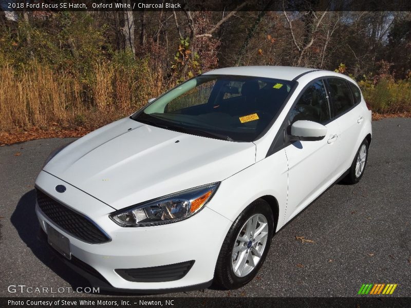 Oxford White / Charcoal Black 2018 Ford Focus SE Hatch