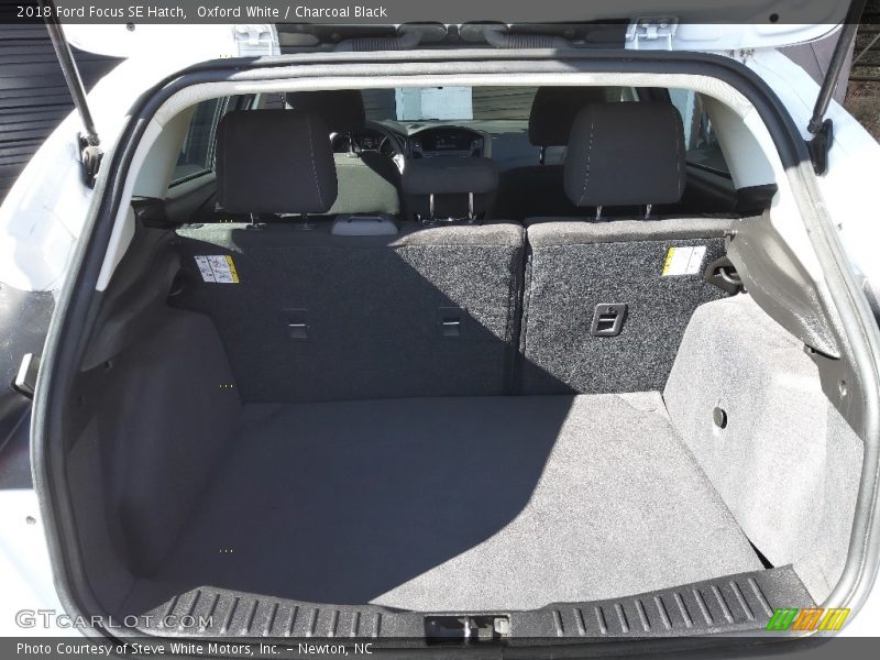 Oxford White / Charcoal Black 2018 Ford Focus SE Hatch