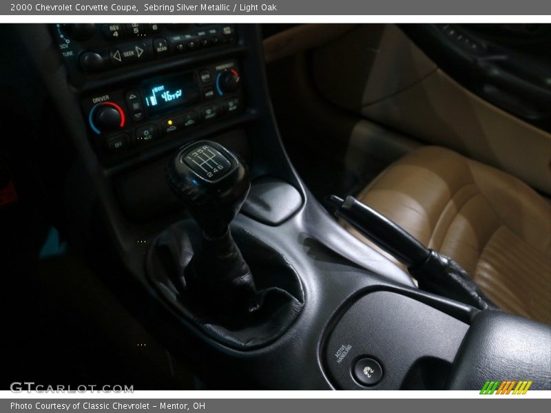 Sebring Silver Metallic / Light Oak 2000 Chevrolet Corvette Coupe