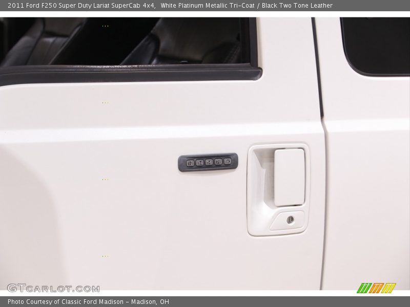White Platinum Metallic Tri-Coat / Black Two Tone Leather 2011 Ford F250 Super Duty Lariat SuperCab 4x4