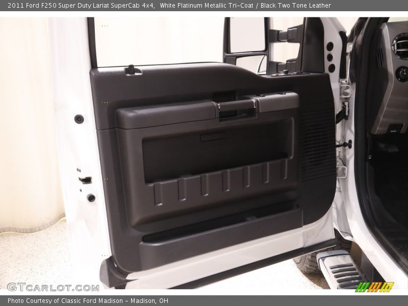 White Platinum Metallic Tri-Coat / Black Two Tone Leather 2011 Ford F250 Super Duty Lariat SuperCab 4x4