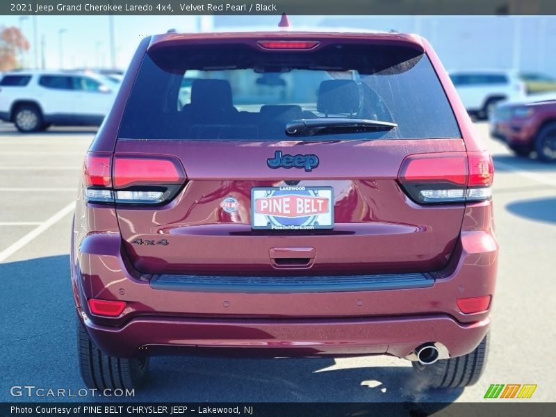 Velvet Red Pearl / Black 2021 Jeep Grand Cherokee Laredo 4x4
