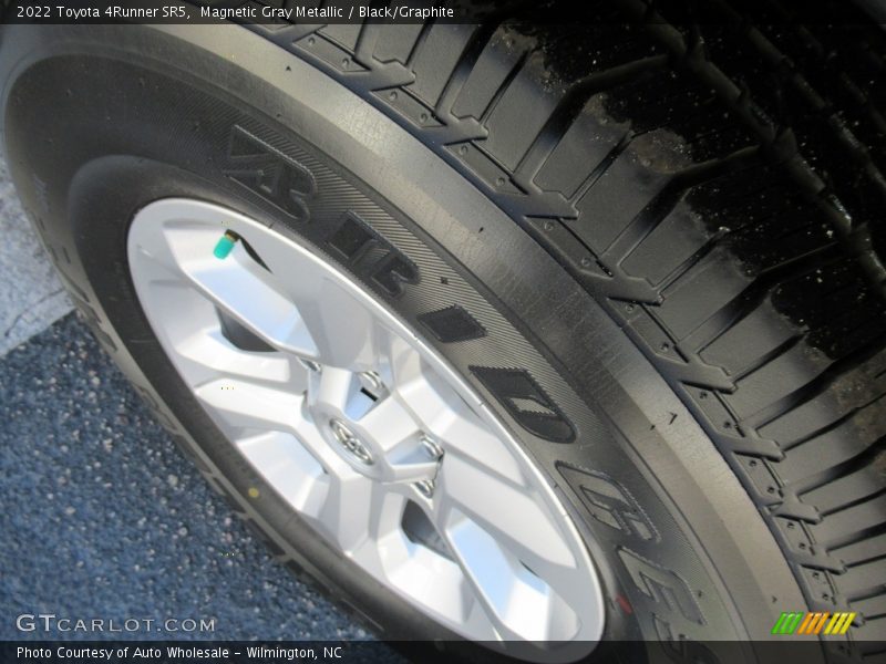 Magnetic Gray Metallic / Black/Graphite 2022 Toyota 4Runner SR5